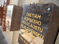 Pamätná doska rómskeho holokaustu Pamätná doska rómskeho holokaustu