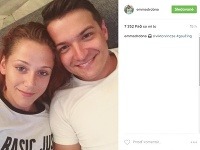 Emma Drobná a Viktor Vincze sa pochválili spoločnou fotkou z gauča.