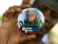 Demonštrácia, ktorá sa konala pri príležitosti druhého výročia smrti Michaela Browna