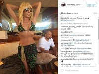 Neskôr sa Donatella Versace odvážila aj na takúto fotku. 