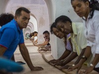 Desiatky pracovníkov pomáhajú známemu kubánskemu výrobcovi cigár Josému 