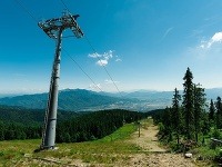 Pohľad na jeden z lyžiarskych svahov v lokalite Martinské hole, na ktorom stojí nová sedačková lanovka. Pohľad na jeden z lyžiarskych svahov v lokalite Martinské hole, na ktorom stojí nová sedačková lanovka.