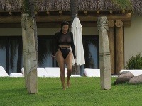 Kim Kardashian sa ochotne pochváli aj svojími bujnými vnadami. 