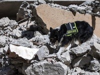 Najmenej traja Briti sú vraj medzi obeťami zemetrasenia Najmenej traja Briti sú vraj medzi obeťami zemetrasenia
