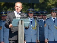 Prezident SR Andrej Kiska počas prejavu v rámci osláv 72. výročia Slovenského národného povstania v areáli Múzea SNP v Banskej Bystrici. Prezident SR Andrej Kiska počas prejavu v rámci osláv 72. výročia Slovenského národného povstania v areáli Múzea SNP v Banskej Bystrici.