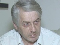 Josef Rychtář má byť obvinený z vyhrážania maloletému. 