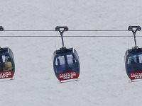 Zaseknuté lanovky. Zaseknuté lanovky.