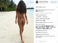 Alessandra Ambrosio dennodenne zásobuje fanúšikov sexi fotkami. 