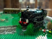 LEGO® model prvého transkontinentálneho vlaku Orient Express. Model je postavený z 3 500 kusov kociek.