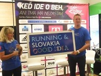 Simona Bubánová a Peter Pukalovič krstia logo Running & Slovakia Good Idea.