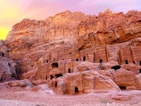 Petra je zaradená na zoznam svetového dedičstva UNESCO  a od roku 2007 aj jedným zo siedmich divov sveta