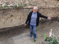 Vedúci výskumu archeologických vykopávok v trnavskom amfiteátri Branislav Lesák.
