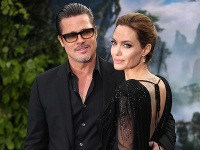 Brad Pitt a Angelina Jolie v čase, keď na rozvod ani nepomysleli.