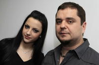 Mário Kuly Kollár a mladá vokalistka Lucia Nováková. S ňou údajne spevák prežíva románik.