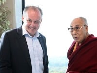 Prezident SR Andrej Kiska s tibetským dalajlámom Prezident SR Andrej Kiska s tibetským dalajlámom