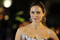 Emily Blunt na celosvetovej premiére svojho najnovšieho filmu Young Victoria 