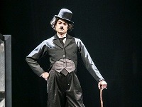 Maksym Sklyar ako Charlie Chaplin v novom tanečnom projekte Ondreja Šotha v Štátnom divadle Košice