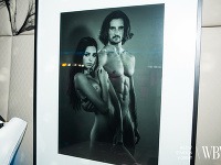 Celkom nahý Martin Šmahel si v rámci umeleckého aktu zapózoval po boku nahej ženy.