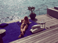 Dominika Cibulková si dovolenku vychutnáva plnými dúškami. Na Instagram zavesila fotku, na ktorej sa slní hore bez. 