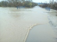 Povodňová situácia za obcou Dvorianky (okres Trebišov) zdokumentovaná čitateľom Gabrielom.