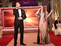 Speváčka Natália Hatalová odrovnala hostí svojimi sexi šatami s  odvážnymi rozparkami...