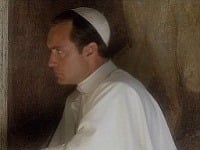 Jude Law ako pápež Pius XIII.