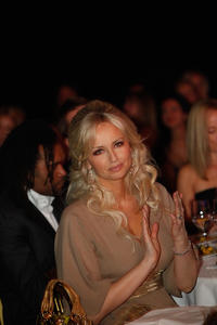 Adriana Sklenaříková-Karembeu 