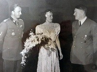 Na svadbe Gertl Braunovej s Hermannom Fegeleinom bol prítomný sám Adolf Hitler.