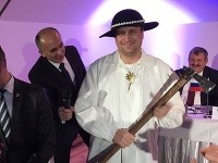 Hlava parlamentu v goralskom kroji. Hlava parlamentu v goralskom kroji.