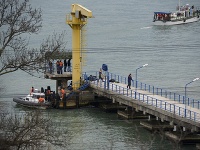 Pátracia akcia po zvyškoch vojenského lietadla TU-154, ktoré sa v nedeľu zrútilo do Čierneho mora.