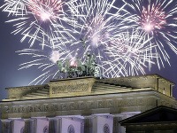 Berlín, ohňostroj nad Brandenburskou bránou