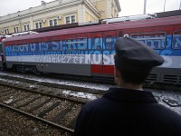 Vlak zdobil provokatérsky nápis Vlak zdobil provokatérsky nápis