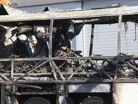 Trosky zhoreného autobusu po tragickej nehode neďaleko Verony 21. januára 2017. Nehoda si vyžiadala šestnásť mŕtvych a 39 zranených.