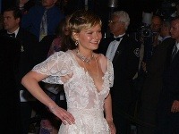 Takto vyzerala 21-ročná Kirsten Dunst na párty po odovzdávaní Oscarov v roku 2004.