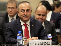 Tureckého ministra zahraničných vecí Mevlüta Čavušoglu odmietli nechať pristáť v Holandsku. Tureckého ministra zahraničných vecí Mevlüta Čavušoglu odmietli nechať pristáť v Holandsku.