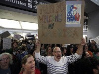 Nové obmedzenia utečencov a cestujúcich nie sú moslimským zákazom, tvrdí Trump