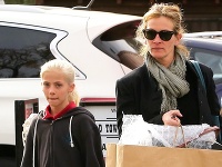 Julia Roberts na nákupoch s dcérou Hazel.  