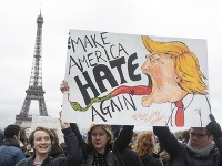 Protesty proti novému americkému prezidentovi sa konajú po celom svete.