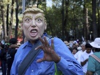 Protestu proti Trumpovi sa zúčastnilo okolo 20-tisícl ľudí. Protestu proti Trumpovi sa zúčastnilo okolo 20-tisícl ľudí.