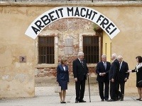 Nemecký prezident Gauck a jeho český náprotivok Miloš Zeman na návšteve Terezína