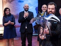 Giacomo Garziano pri preberaní ocenenia. Giacomo Garziano pri preberaní ocenenia.