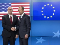 Mike Pence a Donald Tusk
