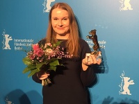 Film Piata loď získal na filmovom festivale v Berlíne cenu Kryštálový medveď.