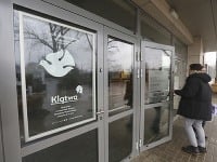 Poľská prokuratúra vyšetruje novú inscenáciu divadla Teatr Powszechny im. Zygmunta Hübnera s názvom Kliatba. Poľská prokuratúra vyšetruje novú inscenáciu divadla Teatr Powszechny im. Zygmunta Hübnera s názvom Kliatba.