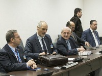 Rokovaní sa účastní aj sýrsky veľvyslanec pre OSN Bašar al-Jaafari Rokovaní sa účastní aj sýrsky veľvyslanec pre OSN Bašar al-Jaafari