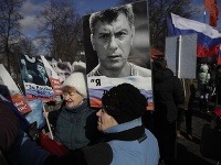 Demonštranti pochodovali ulicami Moskvy s podobizňami zavraždeného a ruskými národnými vlajkami, pričom opakovane pokrikovali heslo 