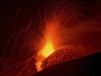 Sopka Etna sa opäť prebúdza. Patrí k najaktívnejším v Európe. Sopka Etna sa opäť prebúdza. Patrí k najaktívnejším v Európe.