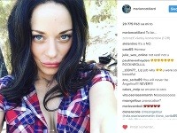 Marion Cotillard zverejnila na instagrame sériu fotiek, na ktorých takto neprirodzene špúli pery. 