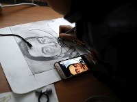 Farhad Nouri pracuje na portréte španielskeho maliara Salvadora Dalího.