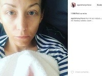 Agáta Hanychová v sobotu pridala na Instagram fotku, na ktorej vyzerá utrápene.